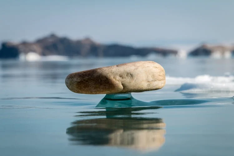 Rare ‘Baikal Zen’ Phenomenon Has Rocks Balancing on Pedestals of Ice on Lake Baikal