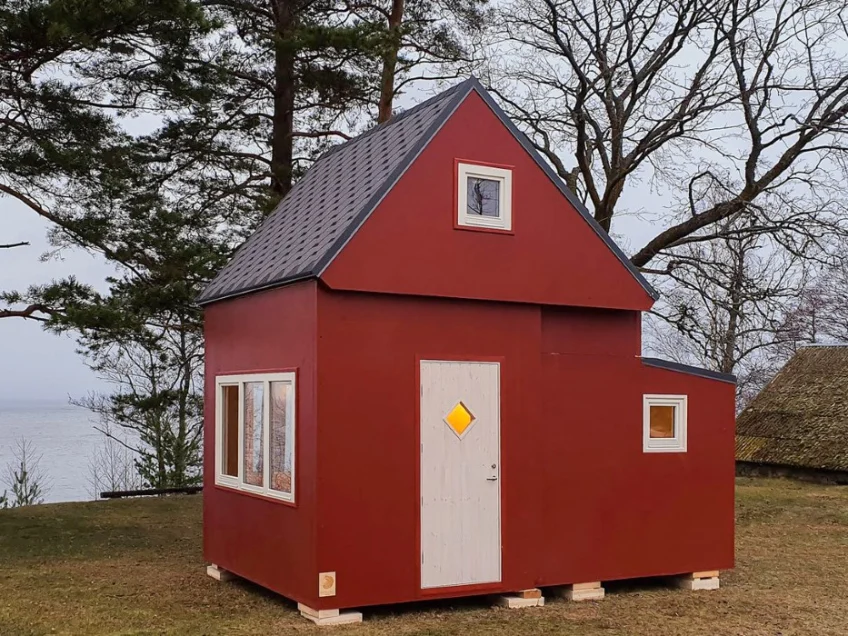 HIS “UNFOLDING HOUSE” COMES PREFABRICATED AND CAN BE ASSEMBLED IN LESS THAN 3 HOURS!
